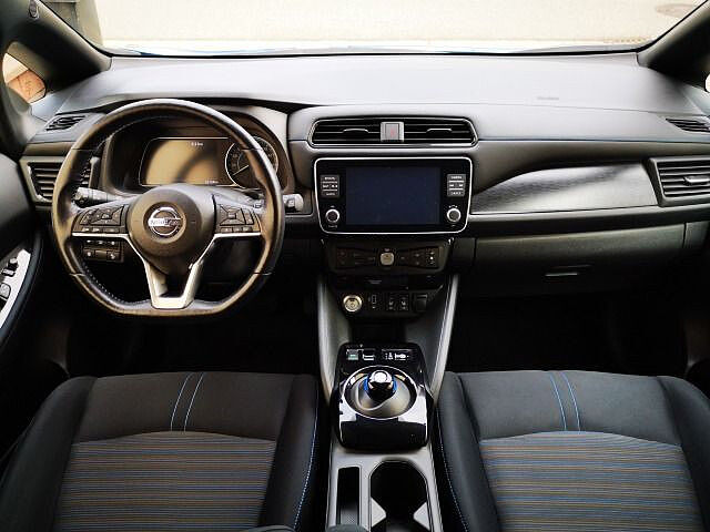 Nissan Leaf 40 kWh Acenta Allwetterreifen Navi + 4 Kameras Sitzheizung 40 kWh Acenta Allwetterreifen Navi + 4 Kameras Sitzheizung