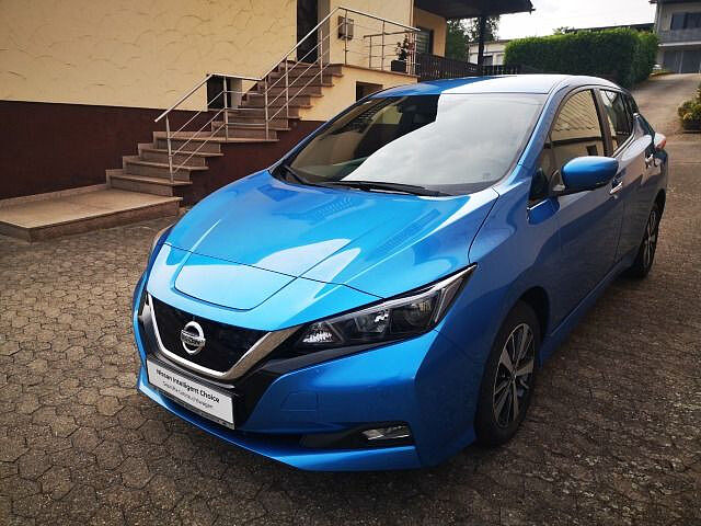 Nissan Leaf 40 kWh Acenta Allwetterreifen Navi + 4 Kameras Sitzheizung 40 kWh Acenta Allwetterreifen Navi + 4 Kameras Sitzheizung