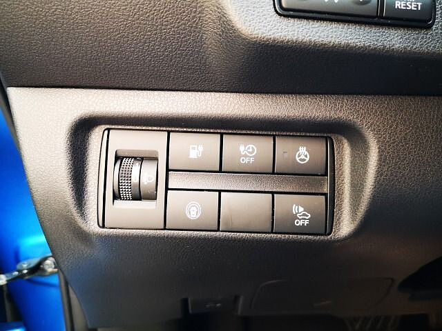Nissan Leaf 40 kWh Acenta Allwetterreifen Navi + 4 Kameras Sitzheizung 40 kWh Acenta Allwetterreifen Navi + 4 Kameras Sitzheizung