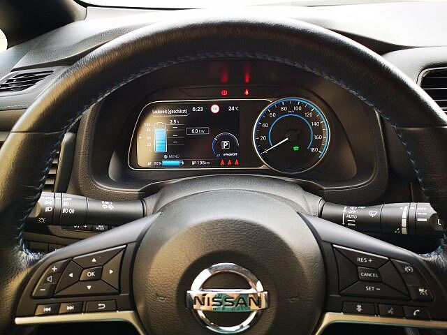 Nissan Leaf 40 kWh Acenta Allwetterreifen Navi + 4 Kameras Sitzheizung 40 kWh Acenta Allwetterreifen Navi + 4 Kameras Sitzheizung