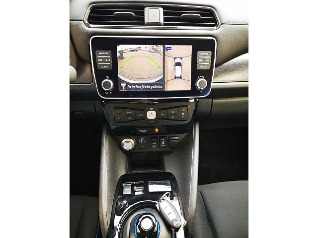 Nissan Leaf 40 kWh Acenta Allwetterreifen Navi + 4 Kameras Sitzheizung 40 kWh Acenta Allwetterreifen Navi + 4 Kameras Sitzheizung