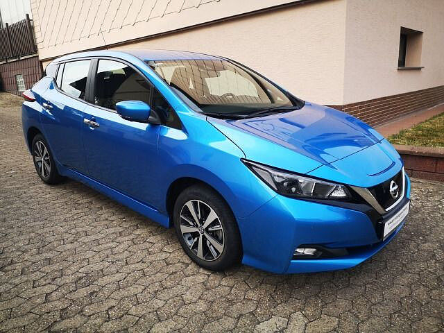 Nissan Leaf 40 kWh Acenta Allwetterreifen Navi + 4 Kameras Sitzheizung 40 kWh Acenta Allwetterreifen Navi + 4 Kameras Sitzheizung