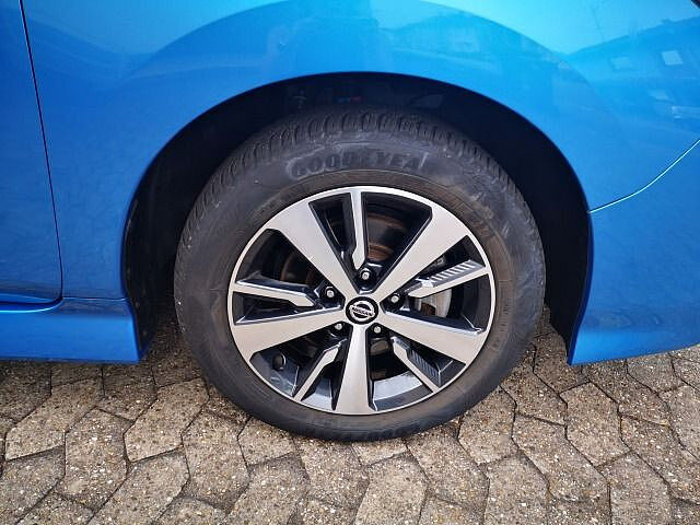 Nissan Leaf 40 kWh Acenta Allwetterreifen Navi + 4 Kameras Sitzheizung 40 kWh Acenta Allwetterreifen Navi + 4 Kameras Sitzheizung