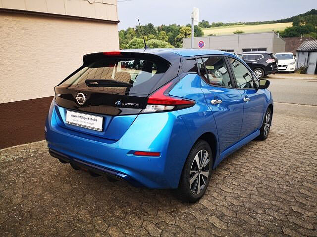 Nissan Leaf 40 kWh Acenta Allwetterreifen Navi + 4 Kameras Sitzheizung 40 kWh Acenta Allwetterreifen Navi + 4 Kameras Sitzheizung