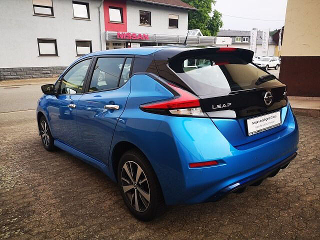 Nissan Leaf 40 kWh Acenta Allwetterreifen Navi + 4 Kameras Sitzheizung 40 kWh Acenta Allwetterreifen Navi + 4 Kameras Sitzheizung