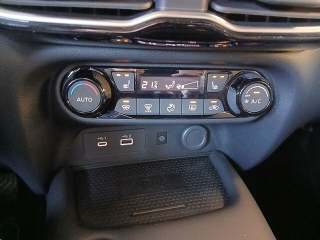 Nissan Juke 1.0 DIG-T Tekna Bose Soundsystem Navi Sitzheizung 1.0 DIG-T Tekna Bose Soundsystem Navi Sitzheizung