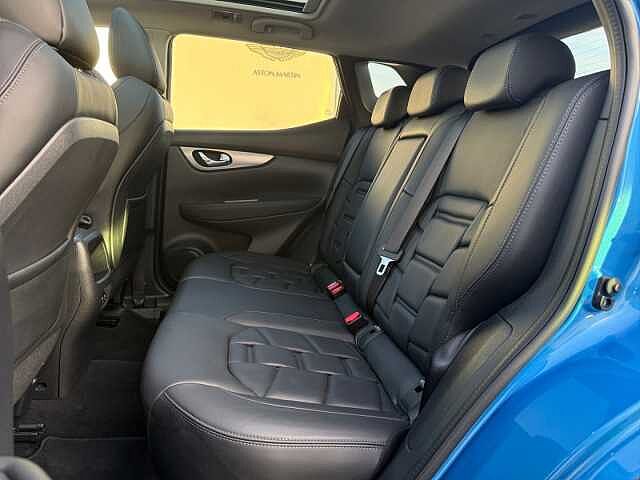 Nissan Qashqai Akari 1.3 160 PS Aut. Panorama 8Fach Bereift Navi 360Kamera Scheckheftge