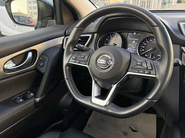 Nissan Qashqai Akari 1.3 160 PS Aut. Panorama 8Fach Bereift Navi 360Kamera Scheckheftge
