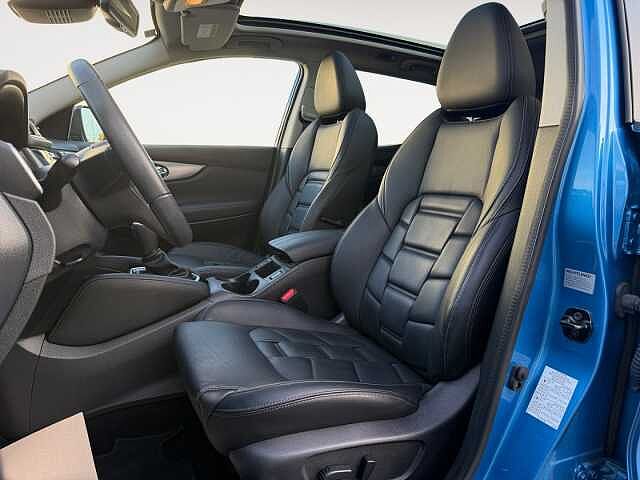 Nissan Qashqai Akari 1.3 160 PS Aut. Panorama 8Fach Bereift Navi 360Kamera Scheckheftge