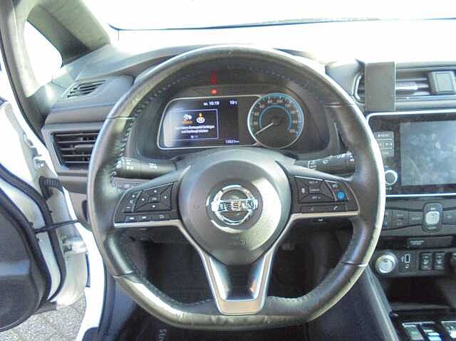 Nissan Leaf 40kWh N-Connecta, LED, 360&deg; Kamera, 2 Farben