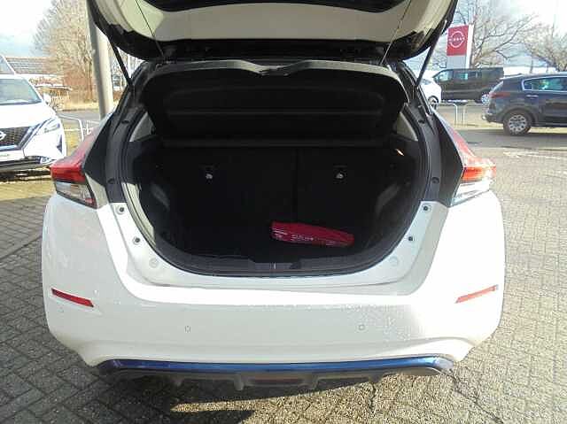 Nissan Leaf 40kWh N-Connecta, LED, 360&deg; Kamera, 2 Farben