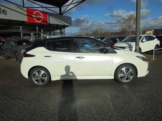 Nissan Leaf 40kWh N-Connecta, LED, 360&deg; Kamera, 2 Farben