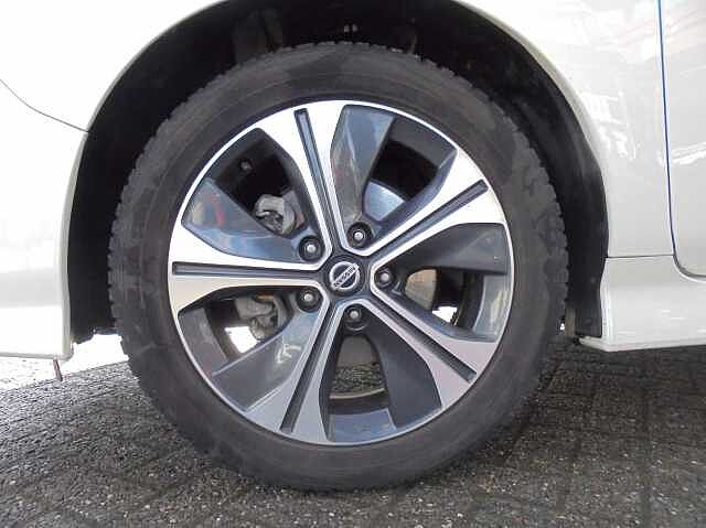 Nissan Leaf 40kWh N-Connecta, LED, 360&deg; Kamera, 2 Farben