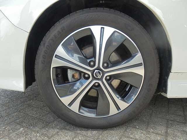 Nissan Leaf 40kWh Tekna 360&deg; Kamera, LED Paket, Winterpaket