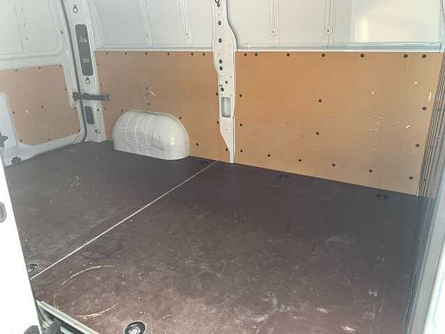 Nissan NV400 L2H2 Comfort Navi Kamera PDC DAB AHK 3,5 to. L2H2 Comfort Navi Kamera PDC DAB AHK 3,5 to.