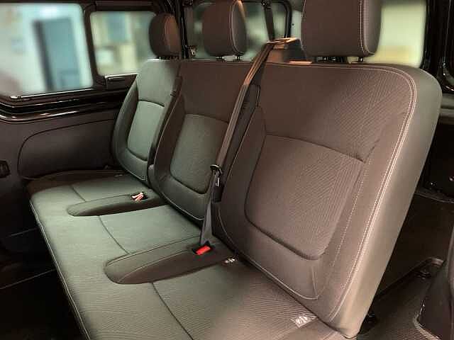 Nissan NV300 L1H1 2,7 dCi AT Premium Navi 9-Si. SHZ AHK L1H1 2,7 dCi AT Premium Navi 9-Si. SHZ AHK