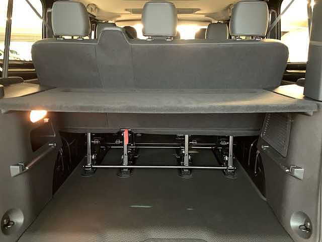 Nissan NV300 L1H1 2,7 dCi AT Premium Navi 9-Si. SHZ AHK L1H1 2,7 dCi AT Premium Navi 9-Si. SHZ AHK