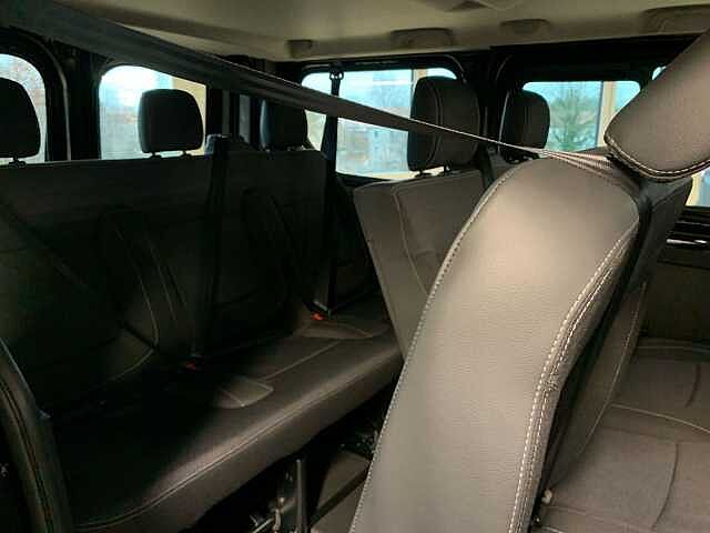 Nissan NV300 L1H1 2,7 dCi AT Premium Navi 9-Si. SHZ AHK L1H1 2,7 dCi AT Premium Navi 9-Si. SHZ AHK