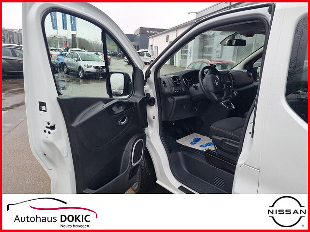 Nissan NV300 Kombi L1H1 2,7t COMFORT 9-Sitzer AHK Navi Kombi L1H1 2,7t COMFORT 9-Sitzer AHK Navi