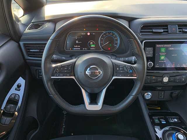 Nissan Leaf 40 kWh N-Connecta Navi DAB Kamera PDC Bluet