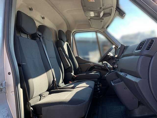 Nissan NV400 L2H2 35 AT Comfort Navi Schwingsitz PDC AHK