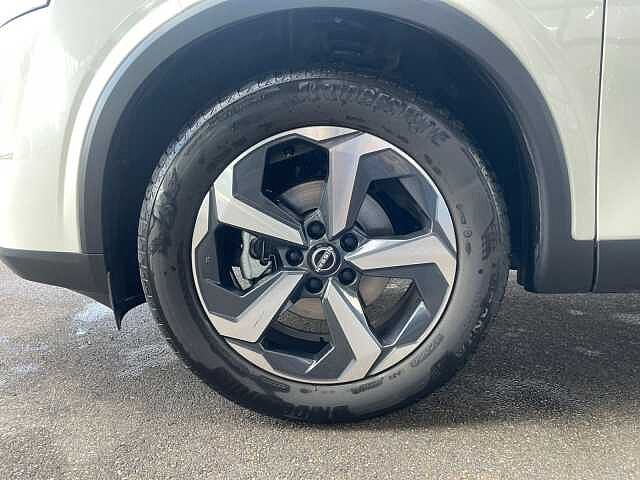 Nissan Qashqai 1.3 N-Connecta AT SHZ DAB 360&deg;