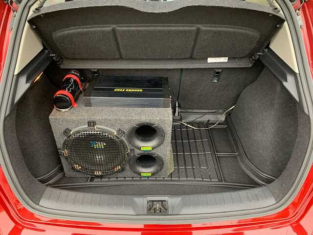Nissan Pulsar 1.2 N-Tec / JBL Soundsystem mit Subwoofer