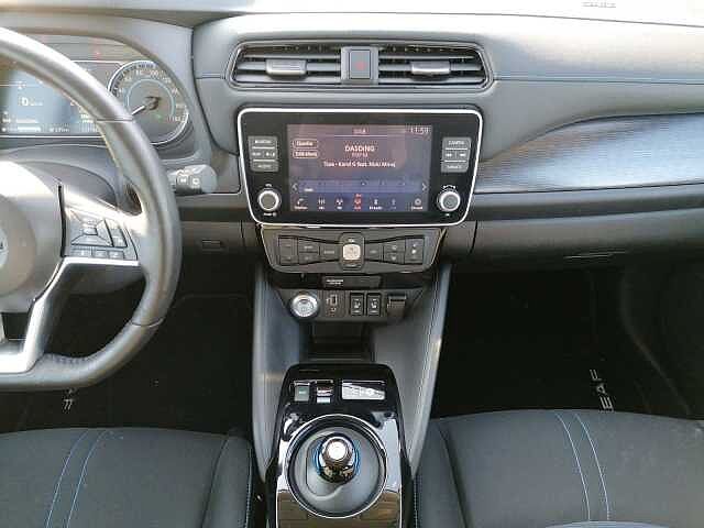 Nissan Leaf Acenta 40 KWh 150 PS Navi Sitzheiz. R-Kamera Acenta 40 KWh 150 PS Navi Sitzheiz. R-Kamera