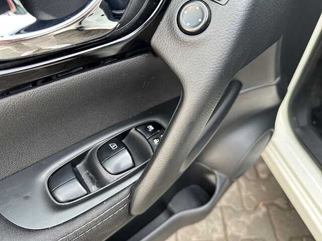 Nissan QASHQAI 1.6 DIG-T 6MT 4x2 NAVI 360&deg; PANO AHK SHZ N-CONNECTA