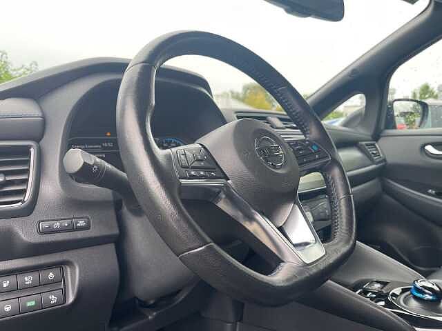 Nissan LEAF (ZE1), 40kw, Kamera, Sitzheizung, Navi, TEKNA