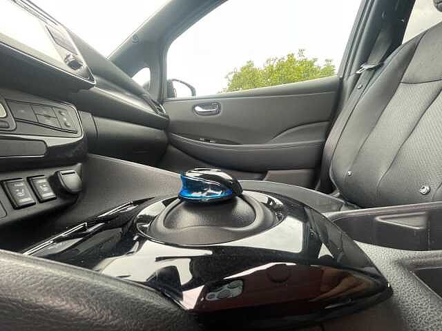 Nissan LEAF (ZE1), 40kw, Kamera, Sitzheizung, Navi, TEKNA