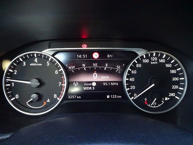 Nissan Juke 1.0 DIG-T 6MT Acenta Komfort Navi Kamera 1.0 DIG-T 6MT Acenta Klima PDC Navi