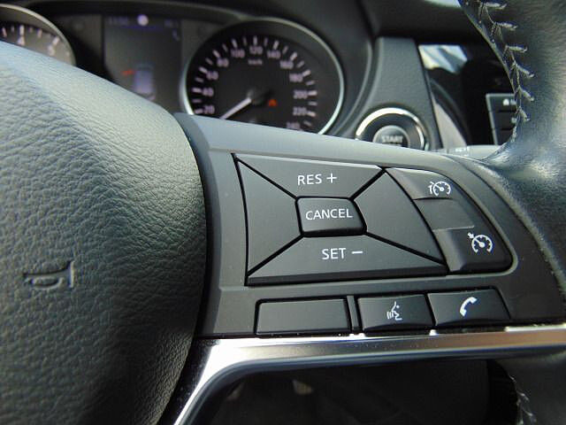 Nissan Qashqai 1.3 DIG-T 6-Gang MT Tekna Leder 360&deg; Alu