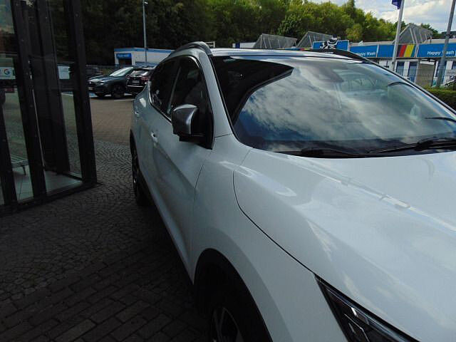 Nissan Qashqai 1.3 DIG-T 6-Gang MT Tekna Leder 360&deg; Alu