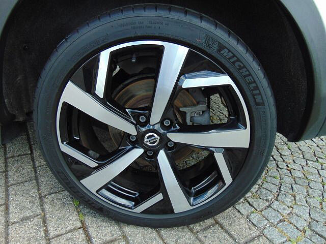 Nissan Qashqai 1.3 DIG-T 6-Gang MT Tekna Leder 360&deg; Alu