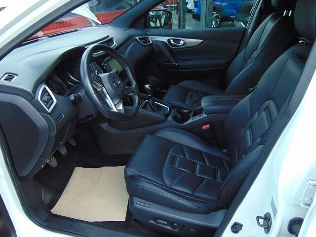 Nissan Qashqai 1.3 DIG-T 6-Gang MT Tekna Leder 360&deg; Alu