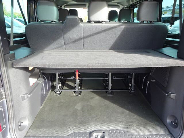 Nissan Primastar Kombi L1H1 2,8t Tekna Design 9Sitzer