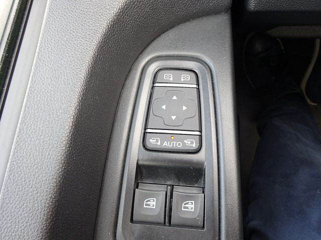 Nissan Primastar Kombi L1H1 2,8t Tekna Design 9Sitzer