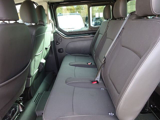 Nissan Primastar Kombi L1H1 2,8t Tekna Design 9Sitzer