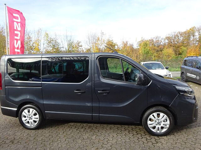 Nissan Primastar Kombi L1H1 2,8t Tekna Design 9Sitzer