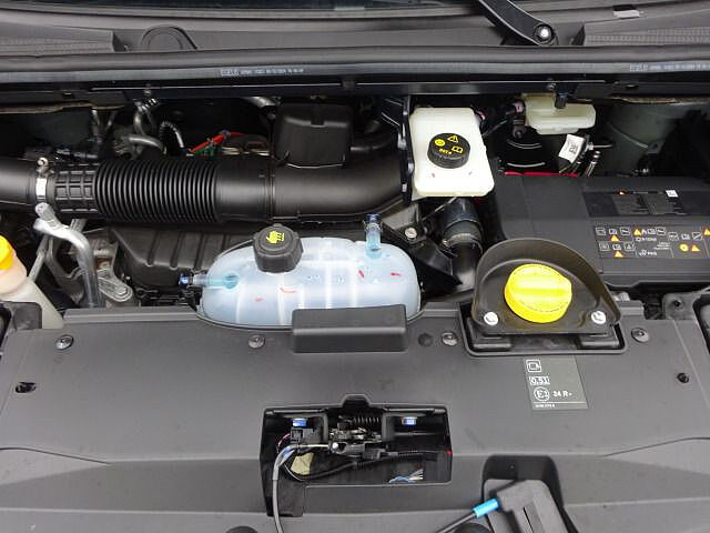 Nissan Primastar Kombi L1H1 2,8t Tekna Design 9Sitzer