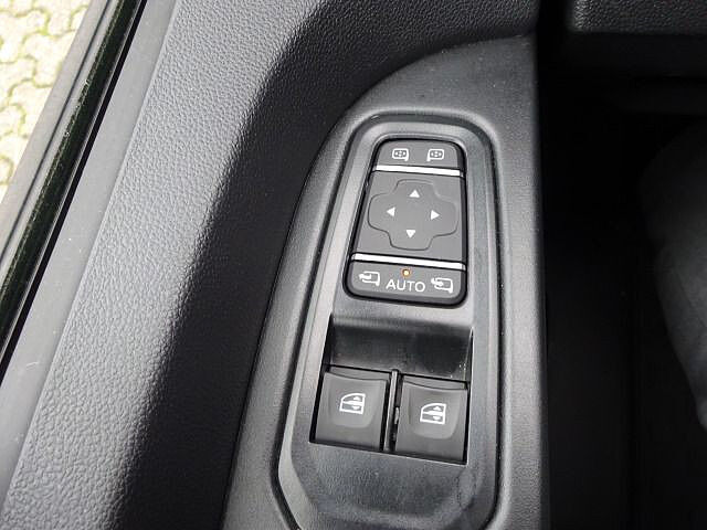 Nissan Primastar Kombi L1H1 2,8t Tekna Design 9Sitzer