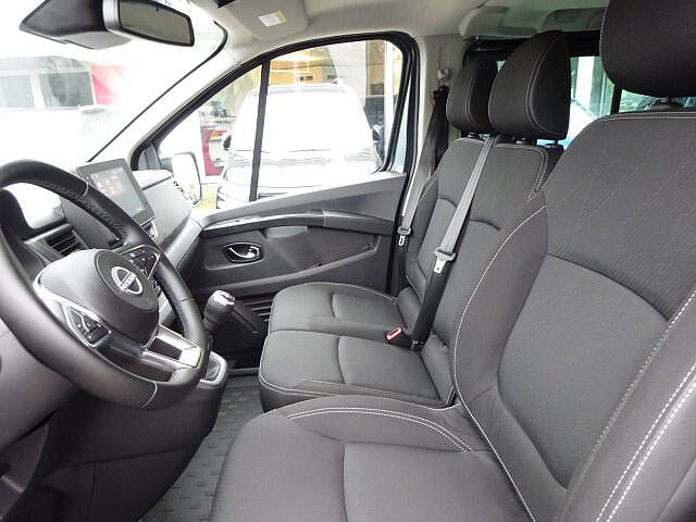 Nissan Primastar Kombi L1H1 2,8t Tekna Design 9Sitzer