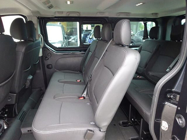 Nissan Primastar Kombi L1H1 2,8t Tekna Design 9Sitzer