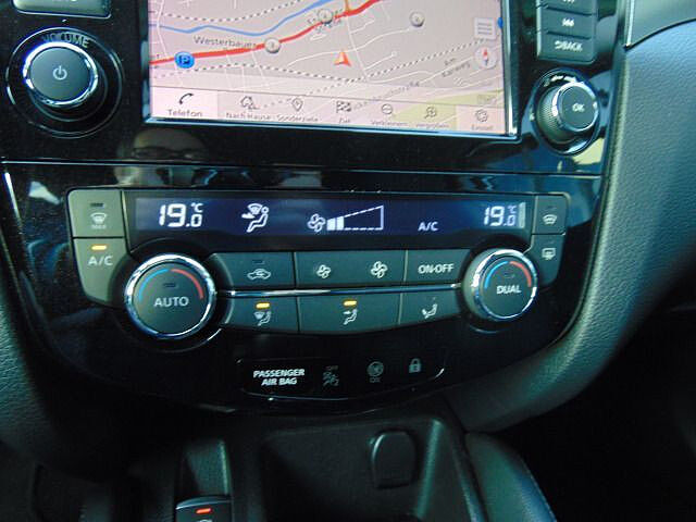 Nissan Qashqai 1.3 DIG-T MT6Tekna 360&deg; Navi Alu19&#039; AHK Alu19&#039;