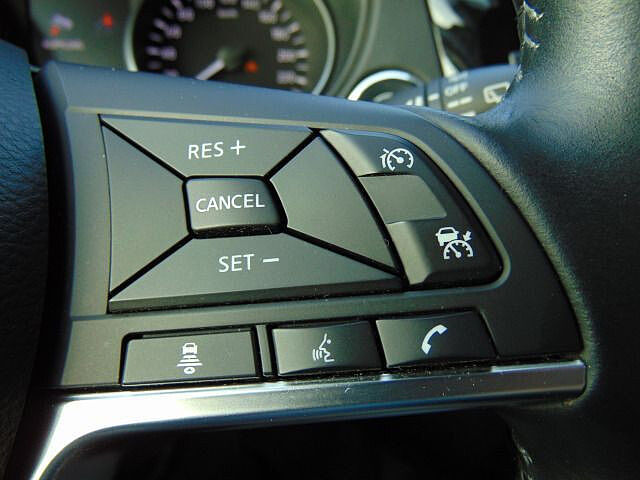 Nissan Qashqai 1.3 DIG-T MT6Tekna 360&deg; Navi Alu19&#039; AHK Alu19&#039;