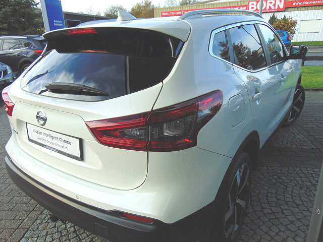Nissan Qashqai 1.3 DIG-T MT6Tekna 360&deg; Navi Alu19&#039; AHK Alu19&#039;
