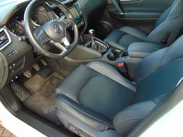 Nissan Qashqai 1.3 DIG-T MT6Tekna 360&deg; Navi Alu19&#039; AHK Alu19&#039;