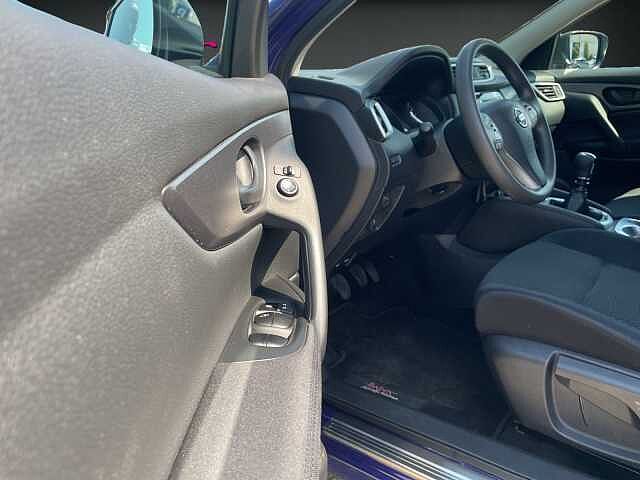 Nissan Qashqai VISIA 1.2 (*PARKSENSOREN VO + HI*)