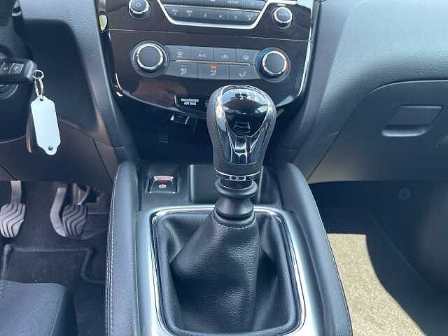 Nissan Qashqai VISIA 1.2 (*PARKSENSOREN VO + HI*)